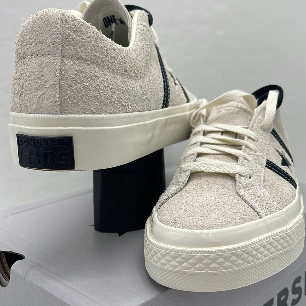 Converse WMNS Suede Sneakers A06424C
ONE STAR ACADEMY PRO OX EGRET/BLACK - Picture 8 of 16
